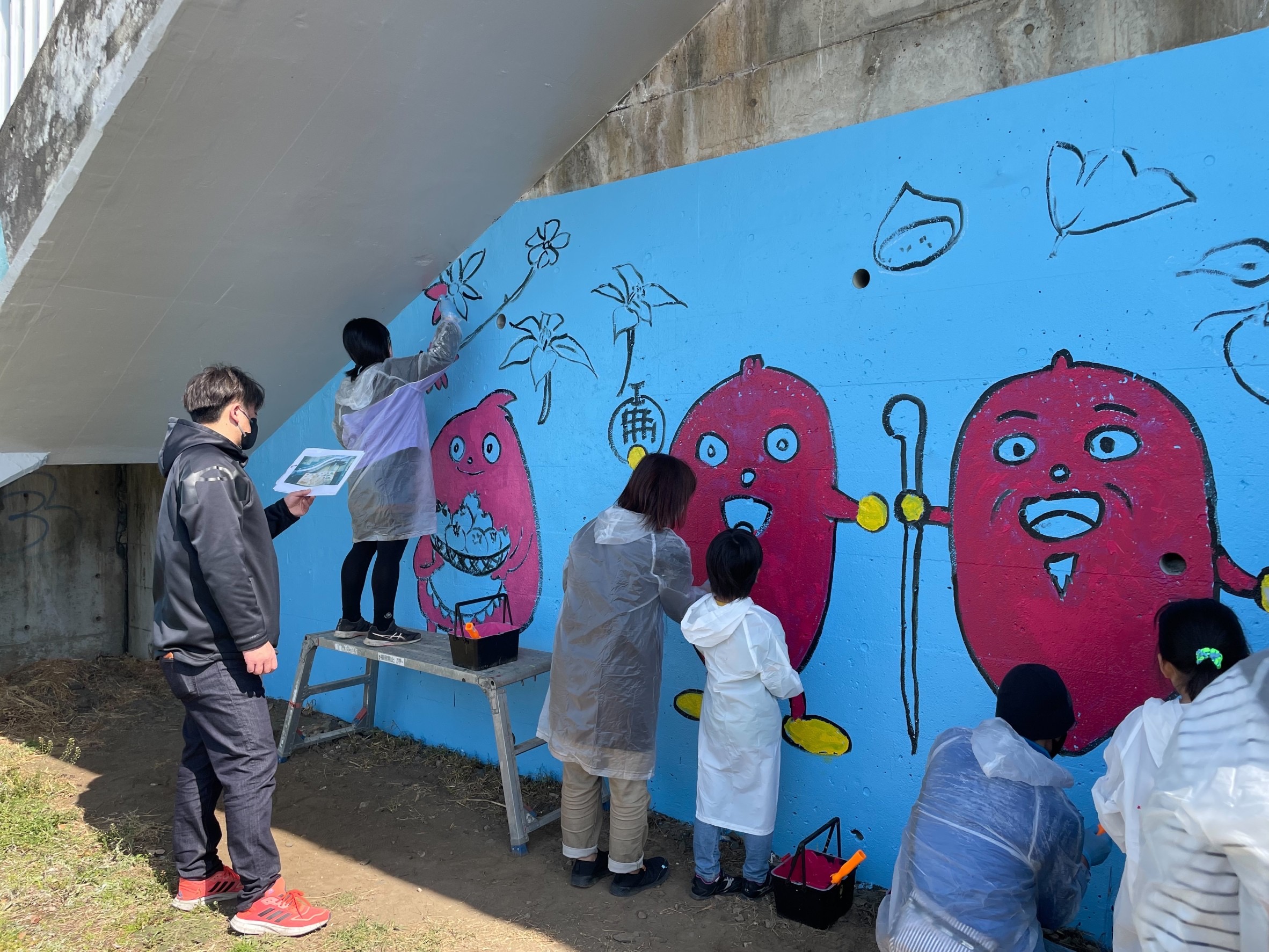 東海村　陸橋の落書き落としボランティアに協力しました。